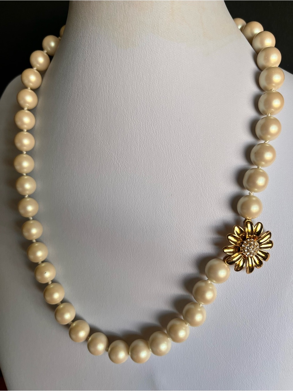 Kate Spade - “Dazzling Daisies”, Rare.  Gold Daisy Pearl Necklace